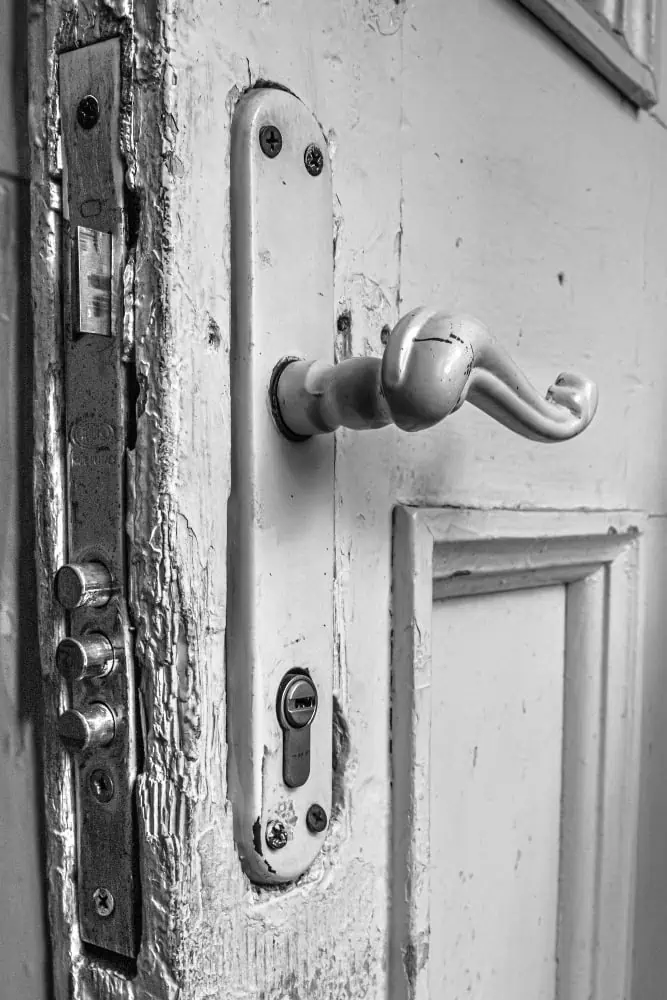 beragadt zár szerelése