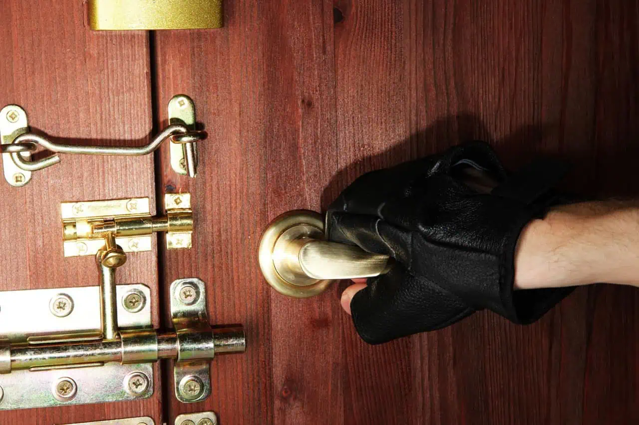 zárnyitás Budapesten